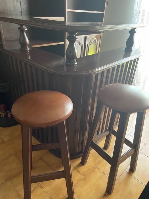 Bar de sala usado em bom estado