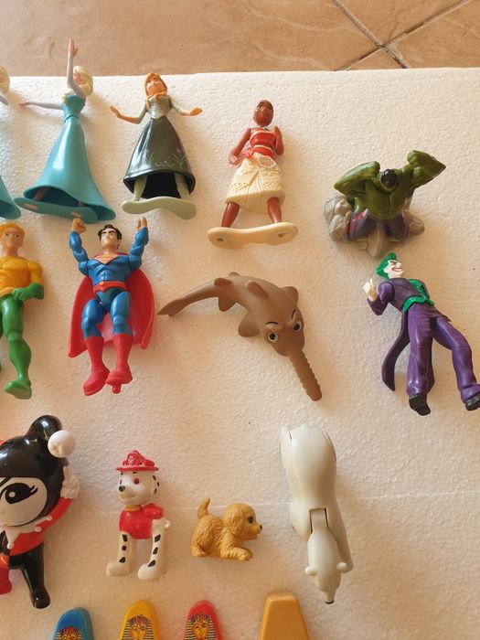 Bonecos McDonald's e outros