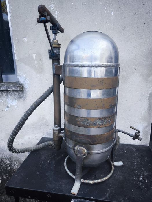 Pulverizador antigo em inox com cuba de cobre