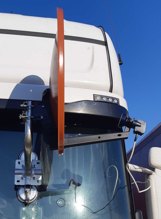 Antena satelitarna kpl. dla kierowcy ciężarówki.