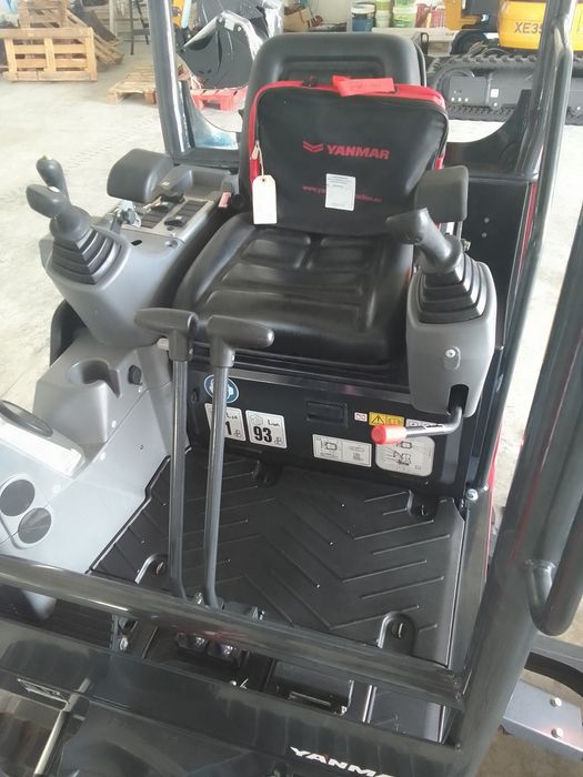 Mini giratória escavadora YANMAR Nova