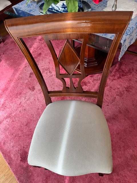 8 elegantes cadeiras de sala de jantar em cerejeira