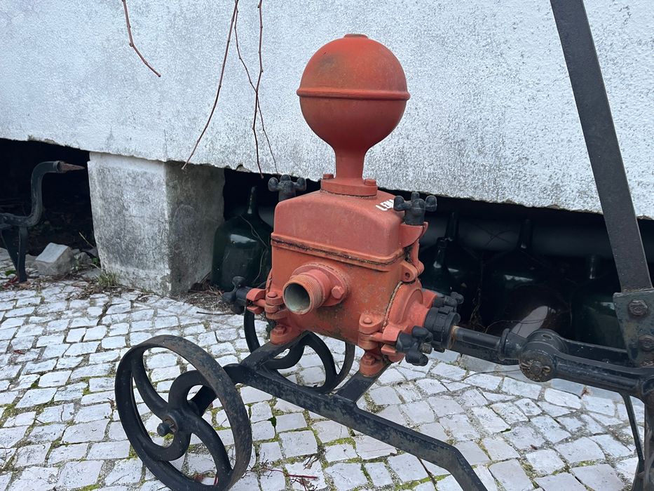Bomba de Água/Vinho Antiga / Vintage