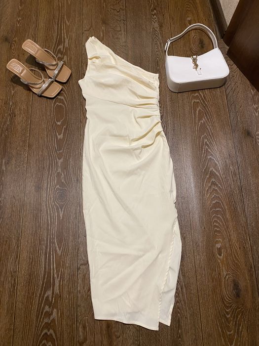 Асиметрична сукня на одне плече з оброками і розрізом фірми shein xs