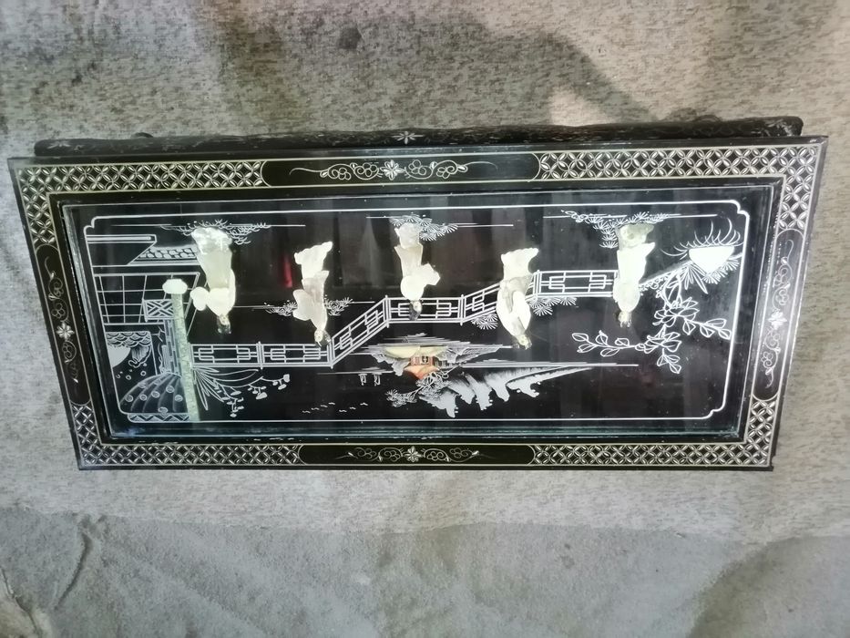 Mesa e arca oriental com + de 30 anos64729673892355121