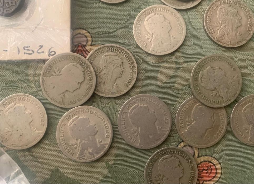 Lotes de 4 Moedas de 50 escudos ou individualmente