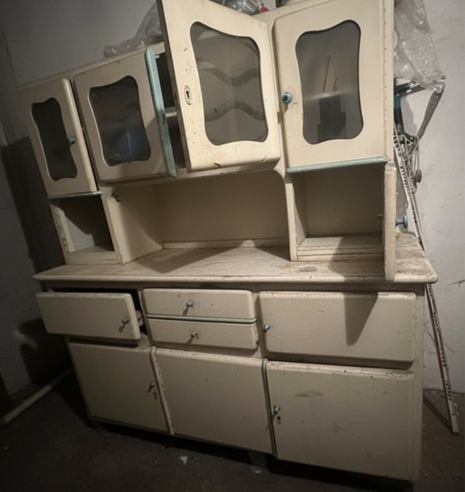 Kredens drewniany do renowacji