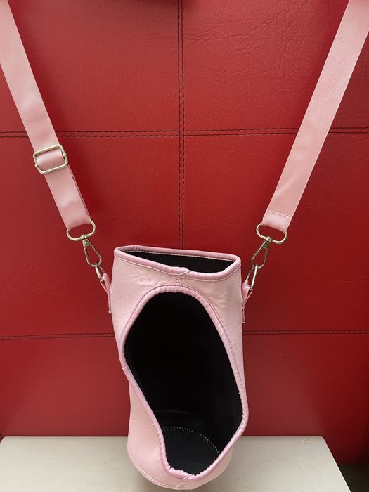 Bolsa Porta-Garrafa Rosa com Alça Ajustável – Nova e Prática!
