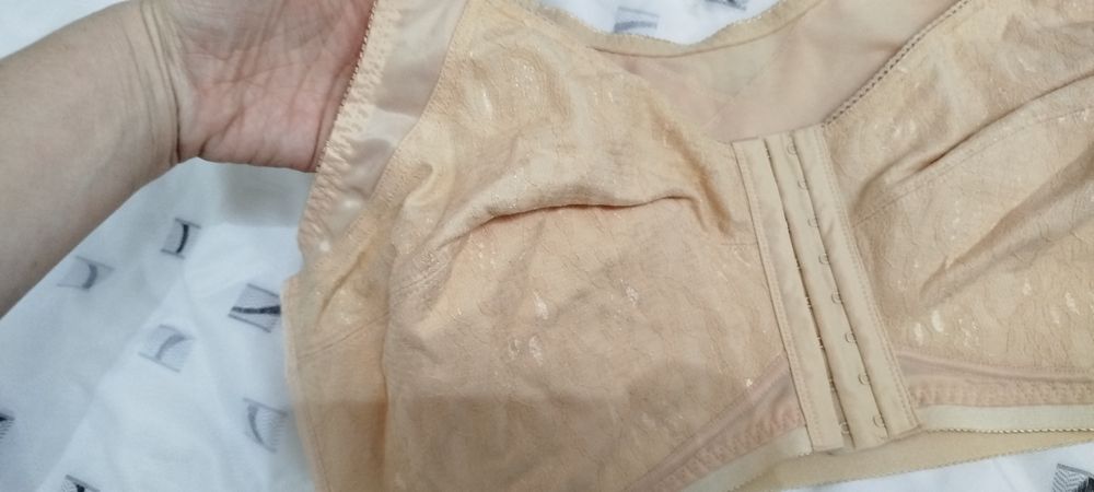 Beżowy biustonosz 110E