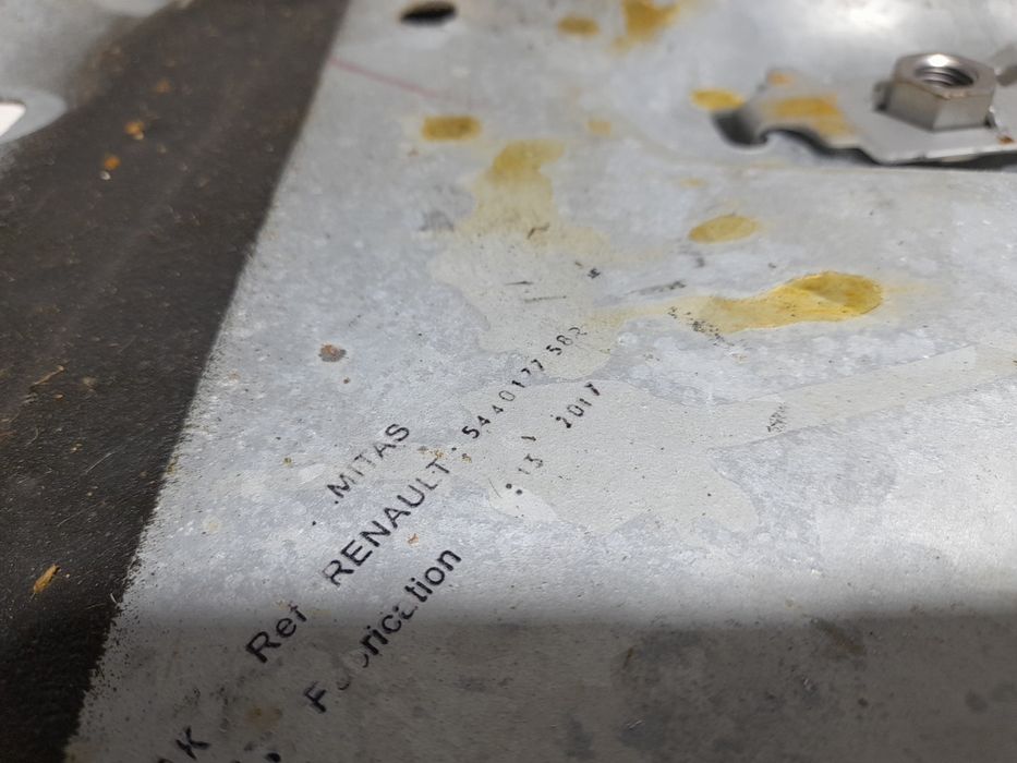 Charriot frente RENAULT Clio IV (BH_)
