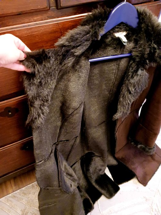 Casacao em pele com pêlo castanho