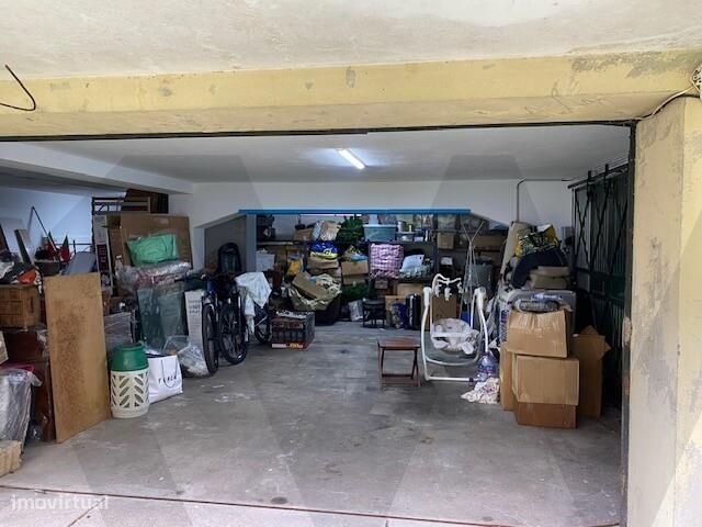 Garagem com 150m2 na Av. Republica, ao El Corte Inglês, possibilidade