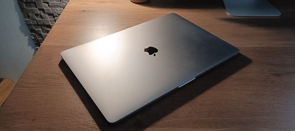 MacBook pro 16 cali i7 stan idealny  2022r lepszy niż M1