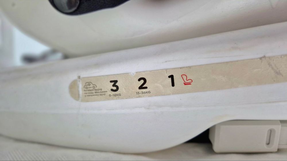 Автокрісло Carrello Dynamic з системою Isofix та поворотом на 360