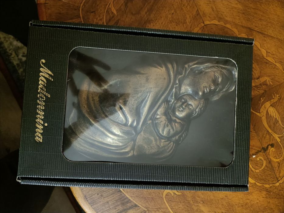 Płaskorzeźba Madonna z Dzieciątkiem Jezus