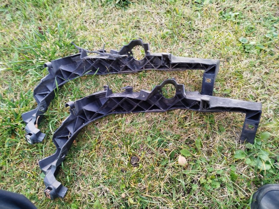 Slizg mocowanie lampy przód BMW E90 E91 lift prawy