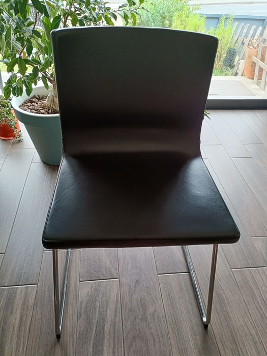 6 Cadeiras em pele, design moderno, muito confortáveis, como Novas