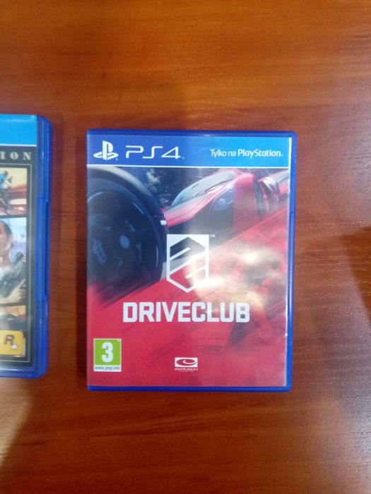 Sony PlayStation 4  3 диска без джойстика !!!