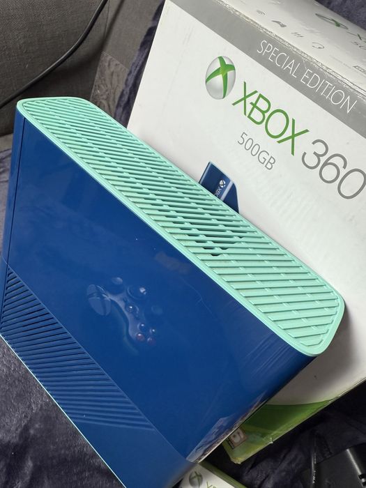 Xbox 360 500GB Special Blue Edition - zestaw dla kolekcjonera!