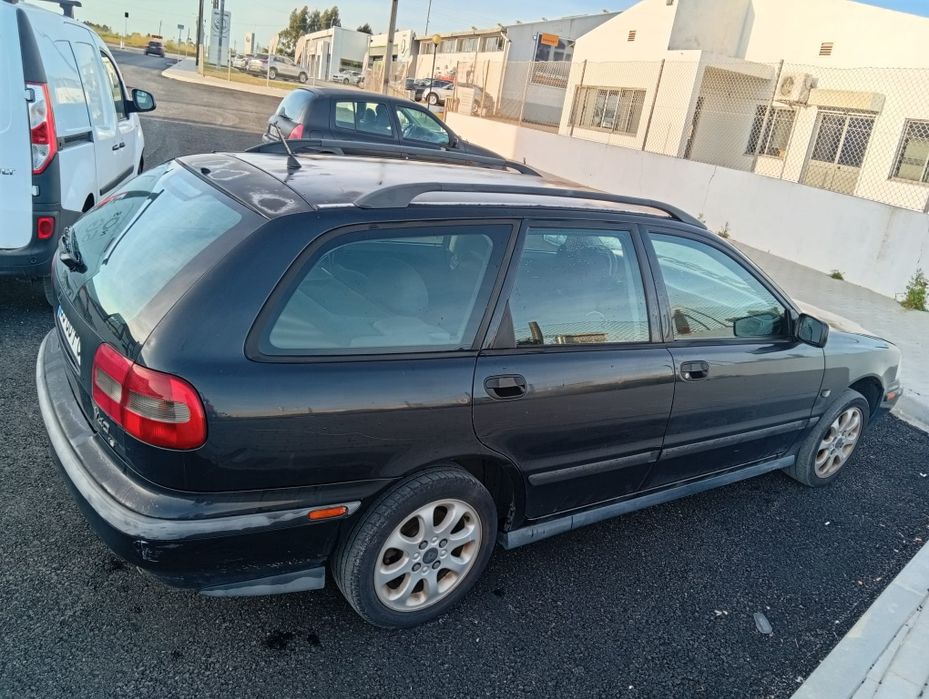Volvo v40 1.6 a gasolina ano 2000