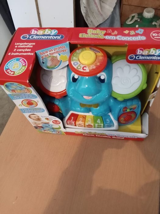 Elefante baby clementoni em concerto