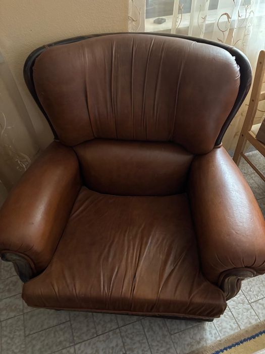 Sofá de 3 lugares + duas poltronas em pele