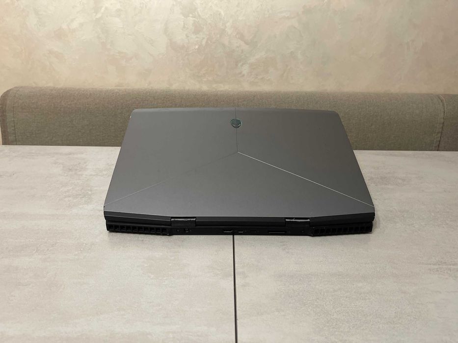 Ігровий ноутбук Dell Alienware 17/17,3"/i7-8750H/16GB/1TB/RTX 2070 8GB