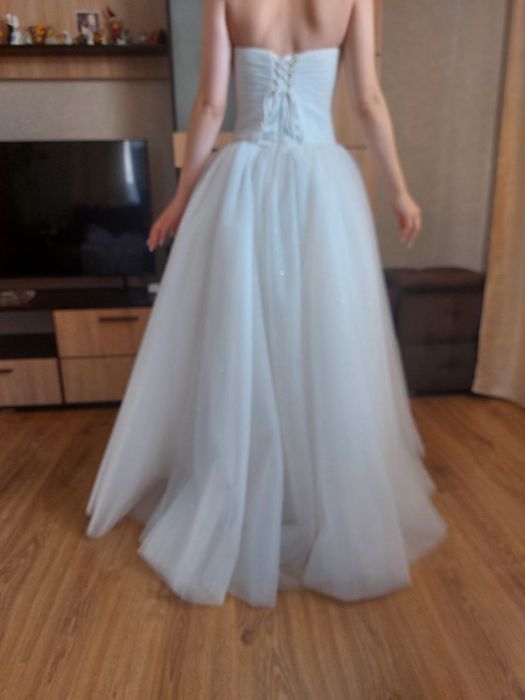 Весільна сукня пишна