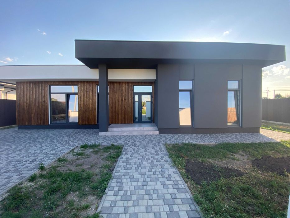 Продам новый дом в Новоолександровке 170 кв