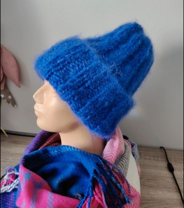 Kobaltowa czapka beanie na zimę, moher