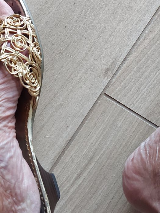 Chinelas (só para restauro) Douradas - 39