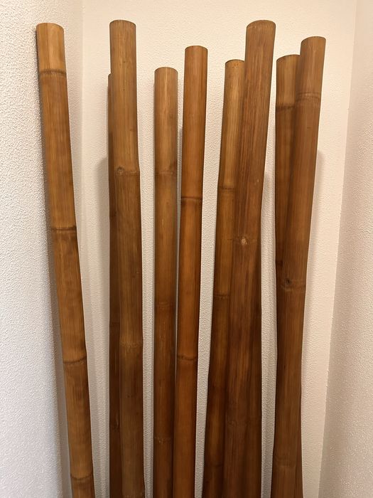 Paus de bambu de decoracao