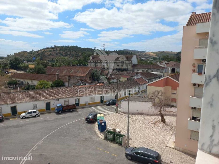Apartamento T2 – Carregado Em Remodelação — Carregado E Cadafais, Lisboa