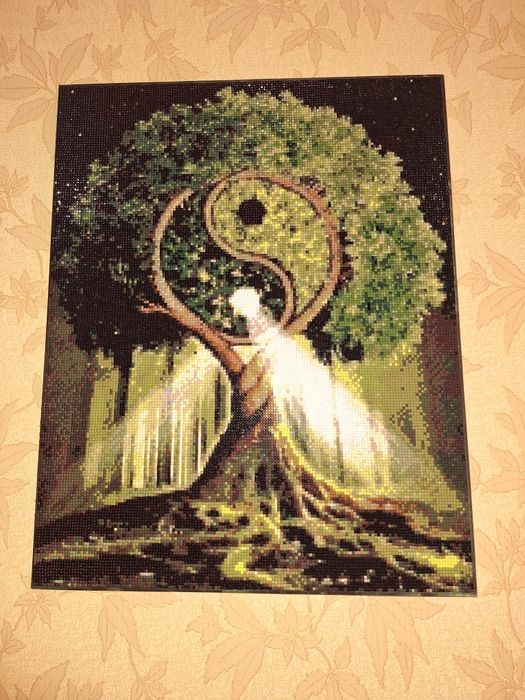 Картина "Дерево життя" виконана алмазного мозаїкою