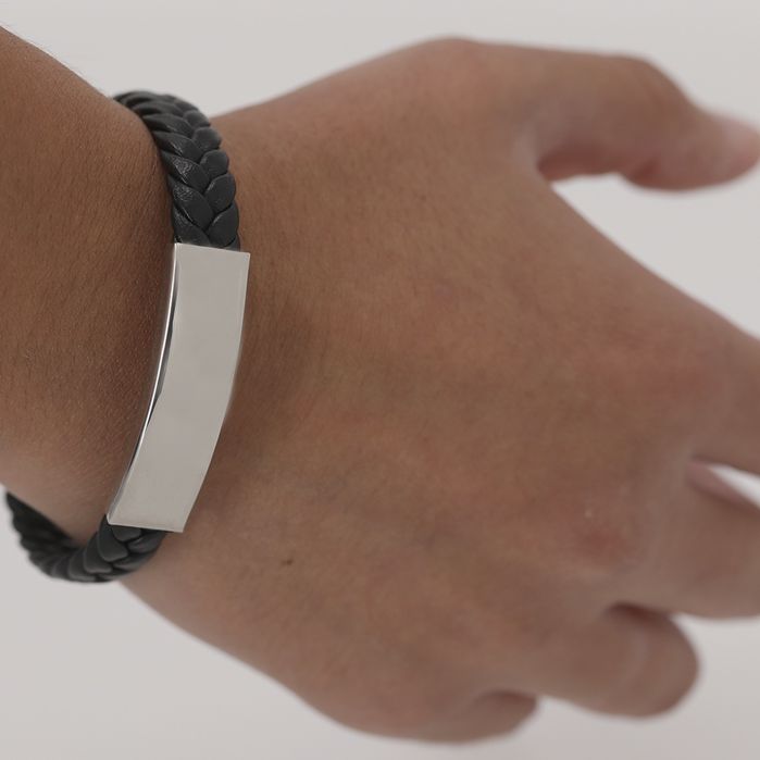 Pulseira em Couro Sintético com Placa Metálica – Personalizável