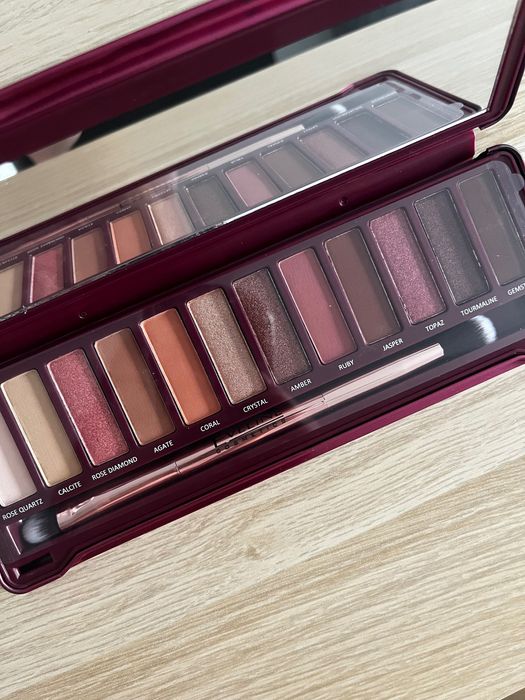 Paleta 12 cieni do powiek Eveline