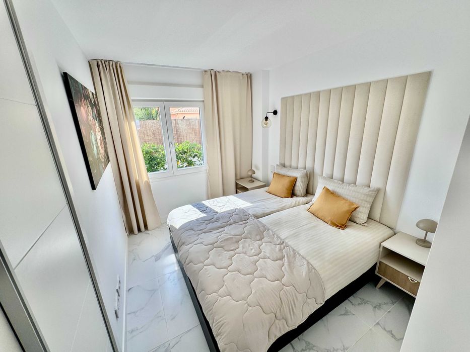 Апартаменти з 2 спальнями · 1-ша лінія моря · Три Басейни · Іспанія