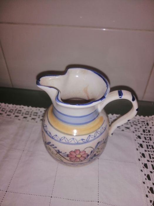 Jarro antigo faiança+candeeiro teto e mesa. 
2