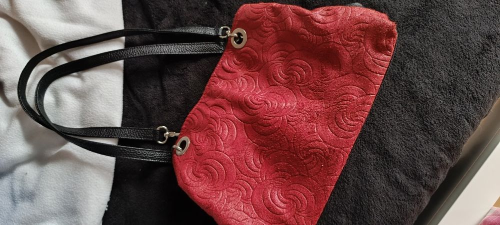 Mala vermelha de senhora