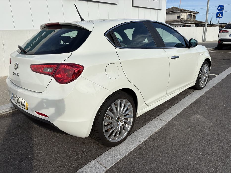 Giulietta 1.6 JTD (revisão feita / IUC pago)
