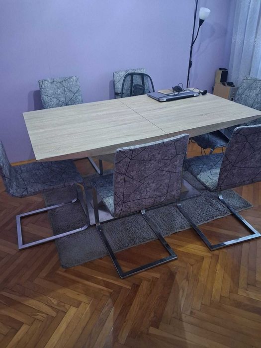 stół rozkładany z 6 krzesłami