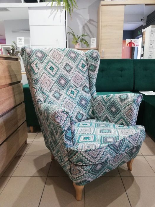 Fotel uszak hiszpańska tkanina drewniane nogi wysyłka