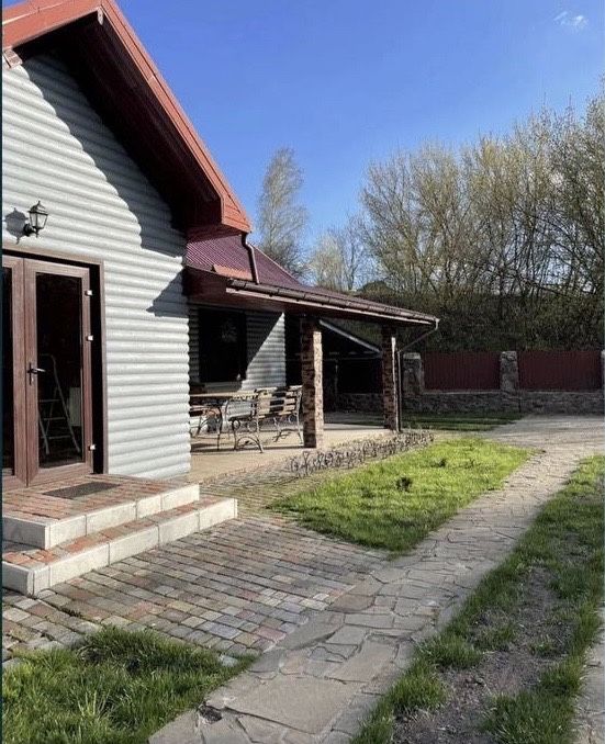 Здається у подобову або довгострокову аренду заміський будинок