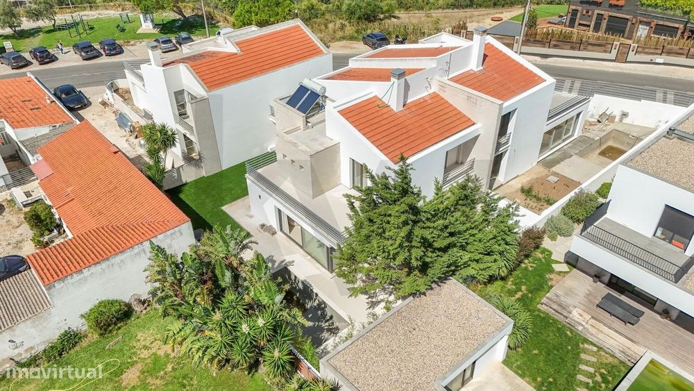 Moradia no Zambujeiro, Cascais | Condomínio | A Estrear e Totalmente M