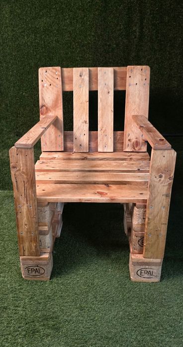 Vendo Cadeirão de Paletes