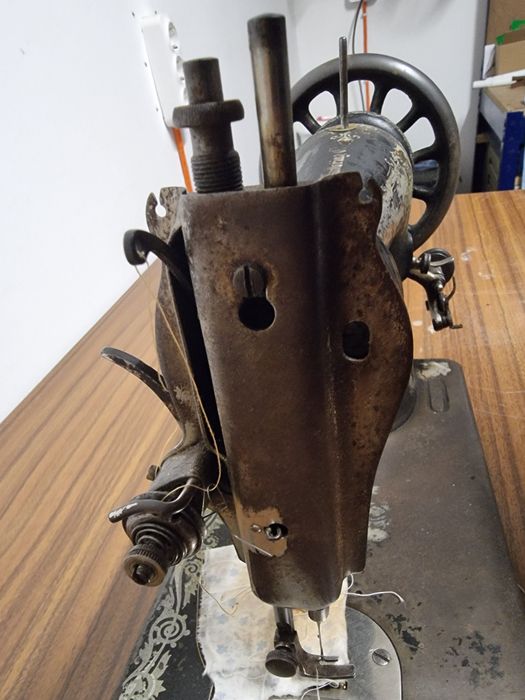 Máquina Singer a funcionar