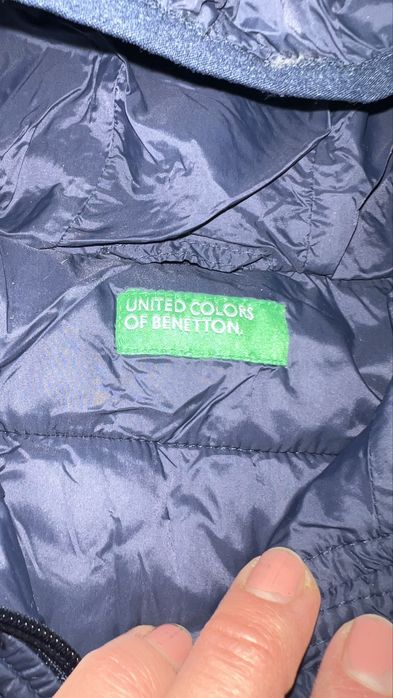 Lekko ocieplaną kurtka dziecięca Granatowa 110 cm Benetton