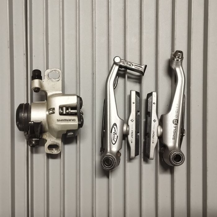 SKOTCH’s Bikes Garage... Peças, pecinhas e um monte de parafusos!!!