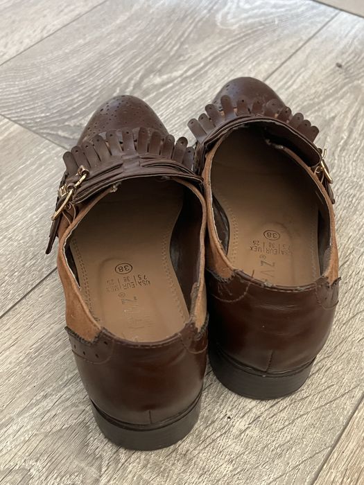Sapatos rasos castanhos com ficelas 38