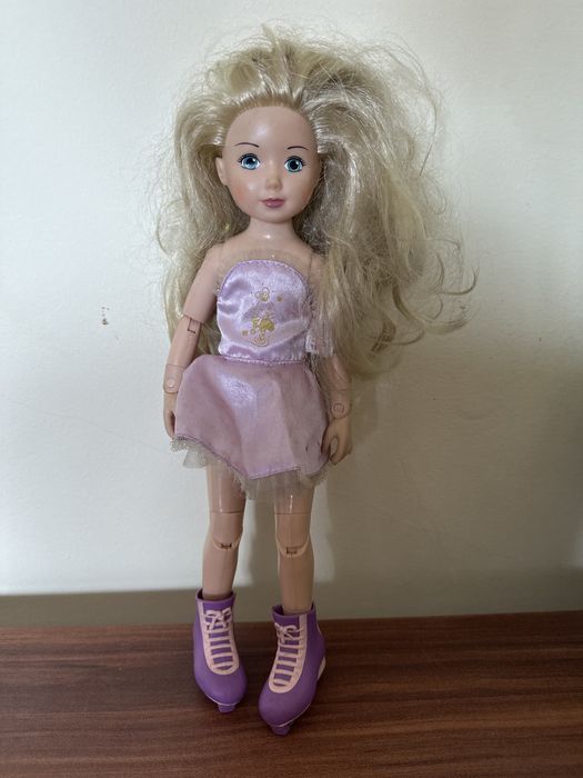 4 Bonecas Barbie / disney usadas